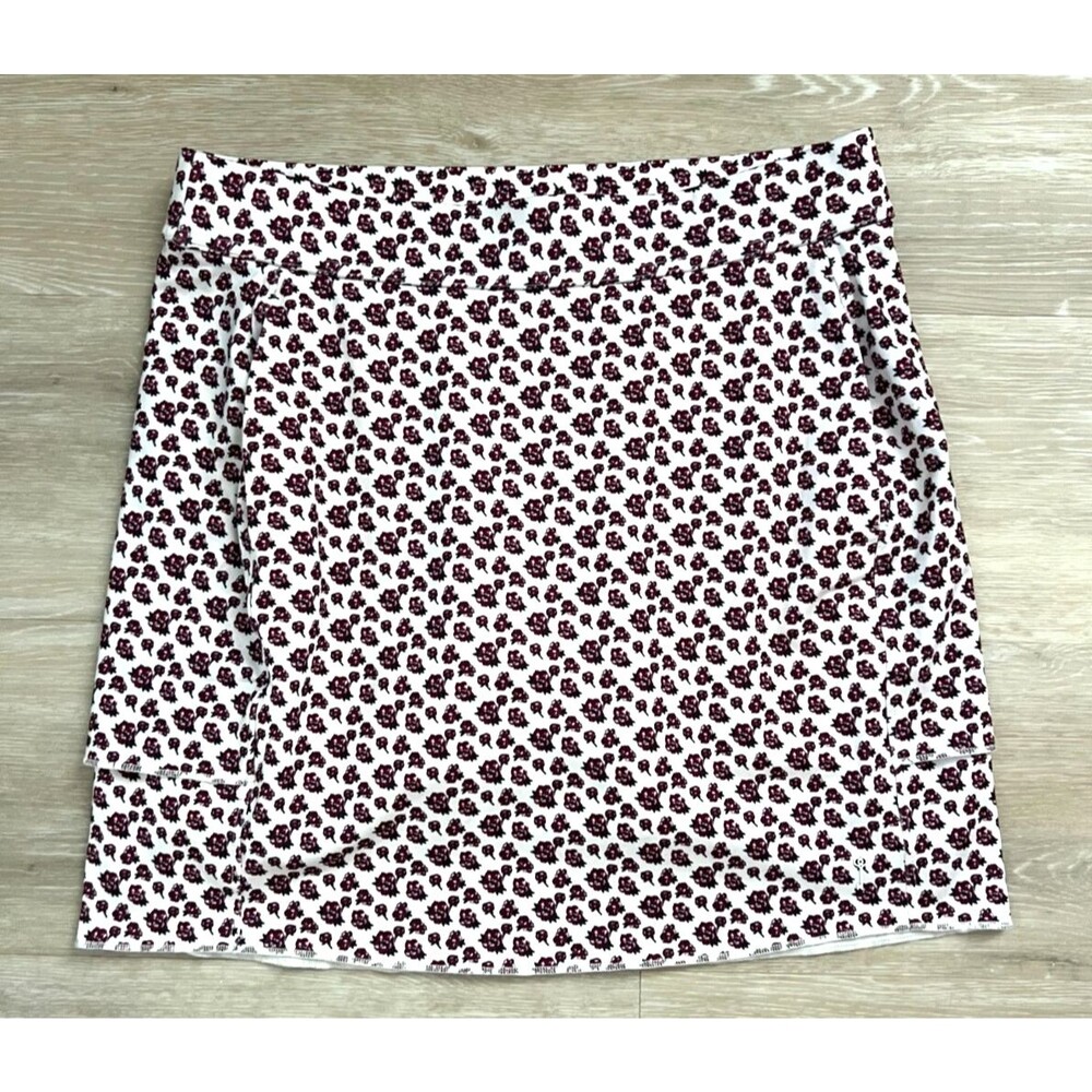Belyn Key Golf Skort Size Small White Burgundy Floral Print 15” Built-In Shorts